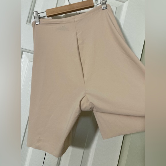 Maidenform 2X Slip Shorts - Picture 4 of 9